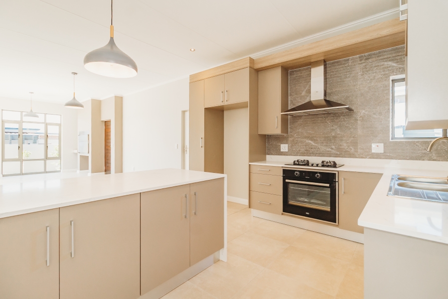 3 Bedroom Property for Sale in Kraaibosch Western Cape